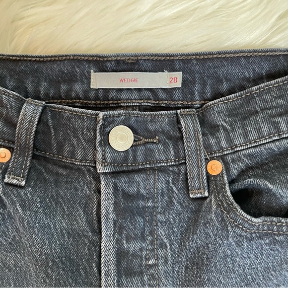 Levi’s Wedgie Faded Black Slim Fit Mom Jeans - Picture 9 of 16